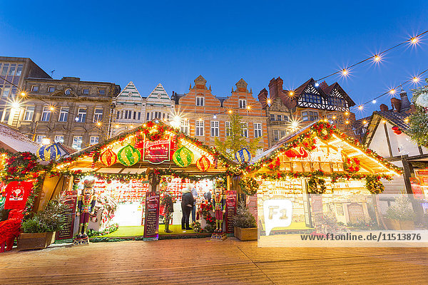 Weihnachtsmarkt auf dem Old Town Square  Nottingham  Nottinghamshire  England  Vereinigtes Königreich  Europa