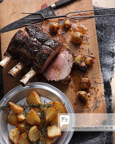 Roastbeef mit Röstkartoffeln und Zwiebeln
