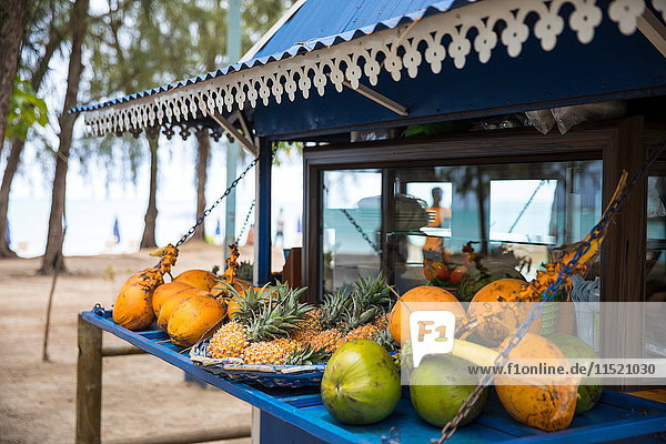 Marktfruchtstand  Strand Mont Choisy  Mauritius