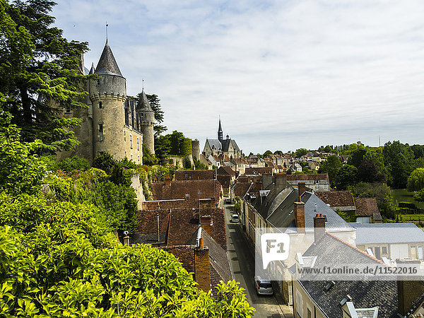 Frankreich  Montresor  Blick auf Montresor Schloss und Stadt von oben