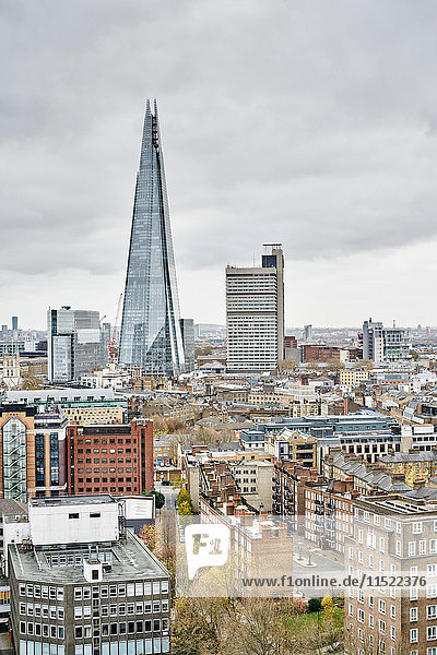 Stadtsilhouette mit The Shard Gebäude  London  UK