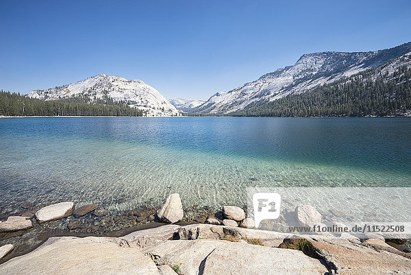 USA  California  Yosemite National Park  mountain lake