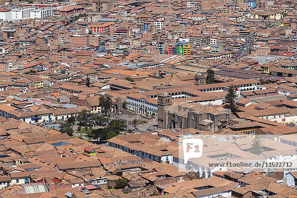 Peru  Cusco  Stadtbild von Saqsaywaman aus gesehen