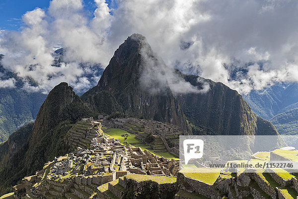 Peru  Andes  Urubamba Valley  Machu Picchu with mountain Huayna Picchu
