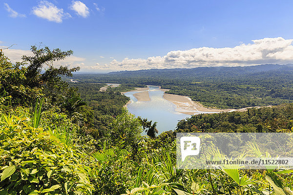 Peru  Amazonasbecken  Blick vom Mirador Atalaya auf den Rio Madre de Dios