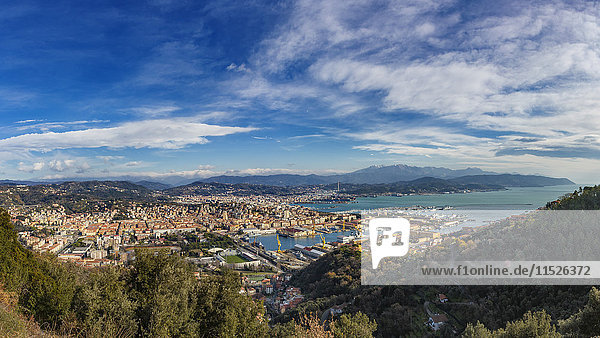Italien  Ligurien  Panoramablick auf die Stadt La Spezia