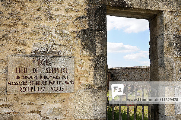 Frankreich  Limousin  Haute-Vienne (87)  Oradour-sur-Glane  Ruinen des Märtyrerdorfes  in dem 642 Menschen von Nazi-Soldaten der Waffen-SS im Zweiten Weltkrieg ermordet wurden.