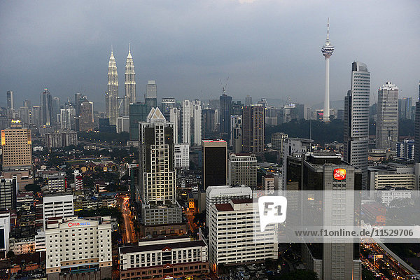 Südostasien Malaysia Kuala Lumpur das Finanzzentrum und die Petronas-Türme