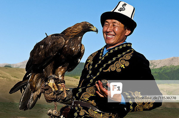 Kyrgyzstan  Issyk Kul Province (Ysyk-Kol)  Juuku valley  The eagle hunter Talgarbek Chaibirov and his amulet Toumar
