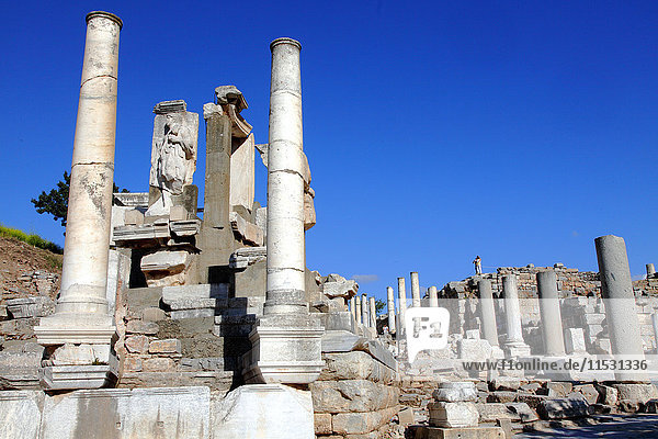 Türkei  Provinz Izmir  Selcuk  archäologische Stätte von Ephesus  Straße der kleinen Höfe