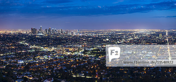 USA  Los Angeles Skyline bei Nacht  Panorama