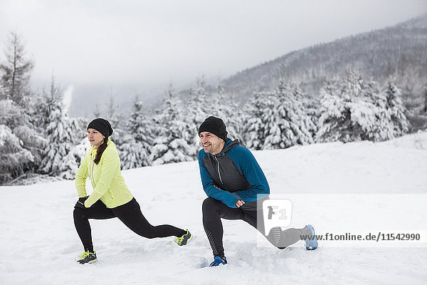Paaraufwärmung für Langlauf im Winter