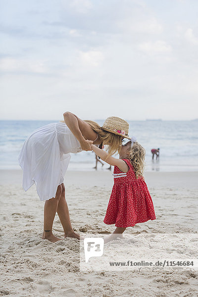 Brasil  Rio de Janeiro  mother kissing daughter on Copacabana beach