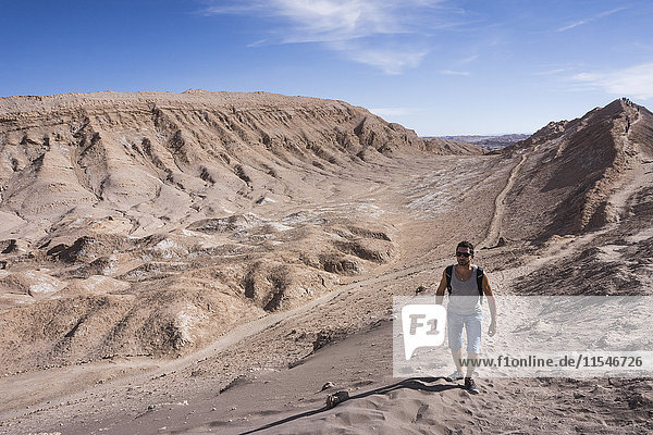 Chile  San Pedro de Atacama  Tal des Mondes  Wüstenwanderer