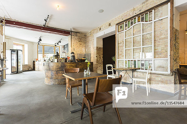 Innenansicht eines modernen Cafés