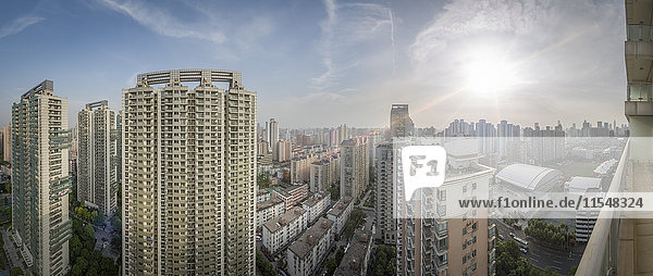 China  Shanghai  Panoramablick vom Balkon in einem Wohngebiet