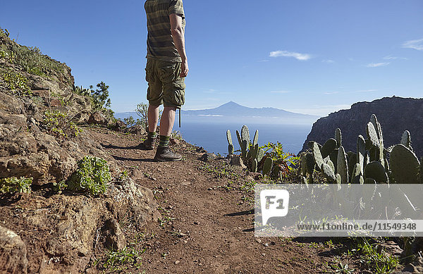 Spanien  Kanarische Inseln  La Gomera  Wanderer auf Trail