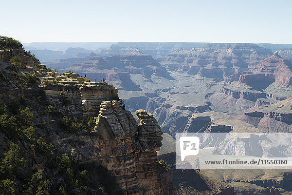 USA Arizona Grand Canyon Menschen am Aussichtspunkt