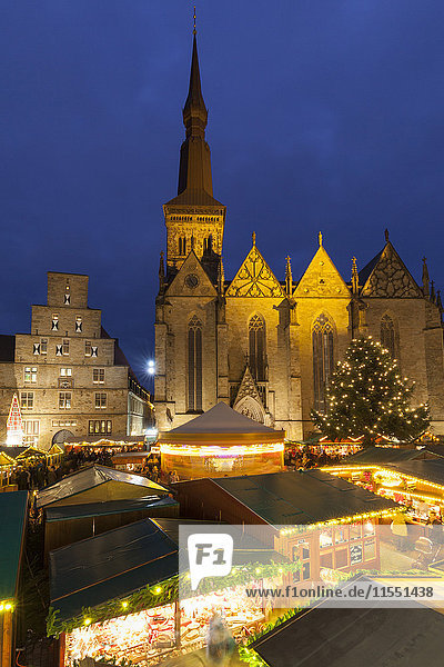 Germany  Osnabrueck  Christmas market  weighing house and St. Mary's Church
