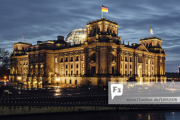 Germany  Berlin  view to lighted Reichstag in the evening