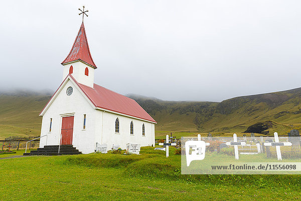 Reynis-Kirche  bei Vik  Island  Polarregionen