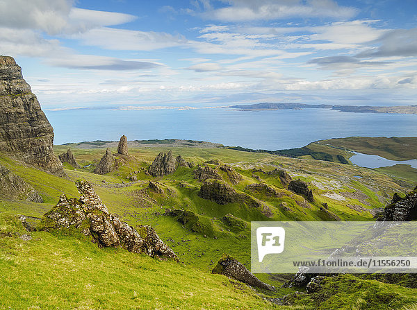 Blick auf den Old Man of Storr  Isle of Skye  Innere Hebriden  Schottland  Vereinigtes Königreich  Europa