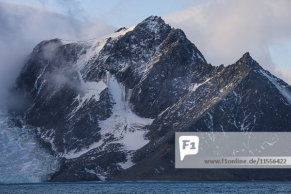 Zerklüftete Küste von Elephant Island  Süd-Shetland-Inseln  Antarktis  Polarregionen
