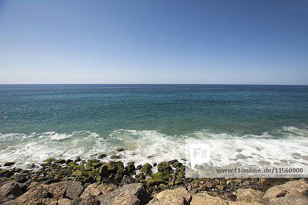 USA  Malibu  Blick vom Pacific Coast Highway auf das Meer