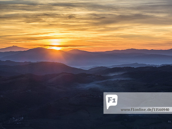 Italien,  Umbrien,  Gubbio,  Apennin bei Sonnenuntergang