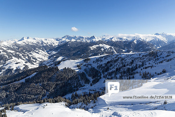Österreich  Salzburger Land  St. Johann im Pongau  Radstädter Tauern im Winter von der Bergstation Fulseck aus gesehen.