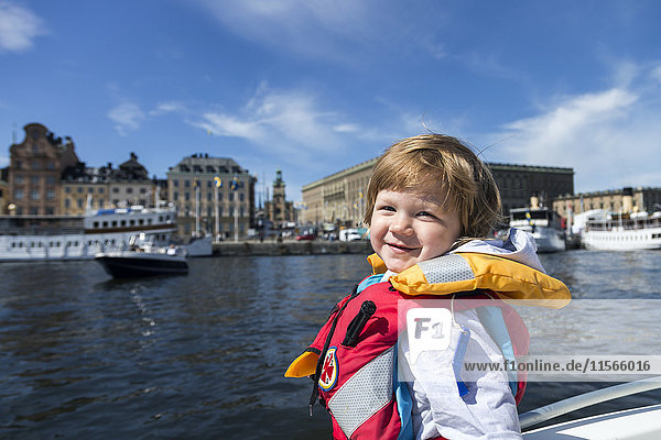 Porträt eines Jungen auf einem Boot
