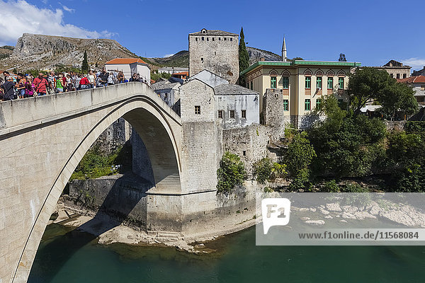 Mostar-Brücke über den Fluss Neretva; Mostar  Bosnien und Herzogowina'.