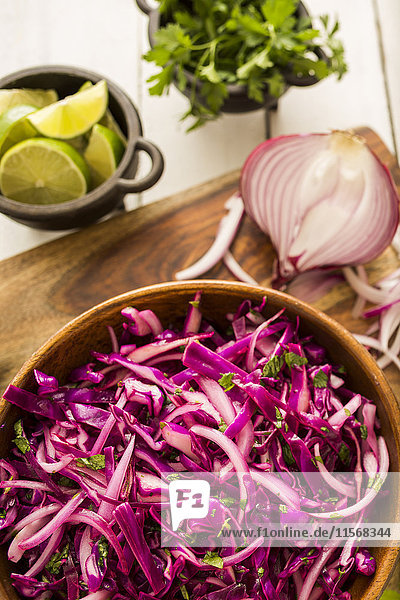 Red cabbage in bowl