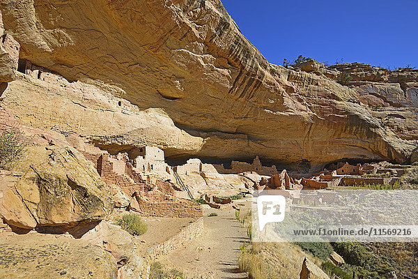 USA  Colorado  Pueblo-Ruine Long House unter Felsen im Mesa Verde National Park