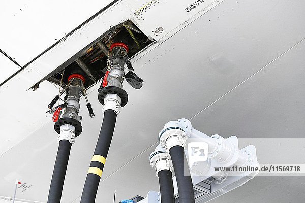 Tankstutzen am Flügel  Betankung  Thai Airways  Boeing  Boeing 747  Flughafen München  Oberbayern  Deutschland  Europa