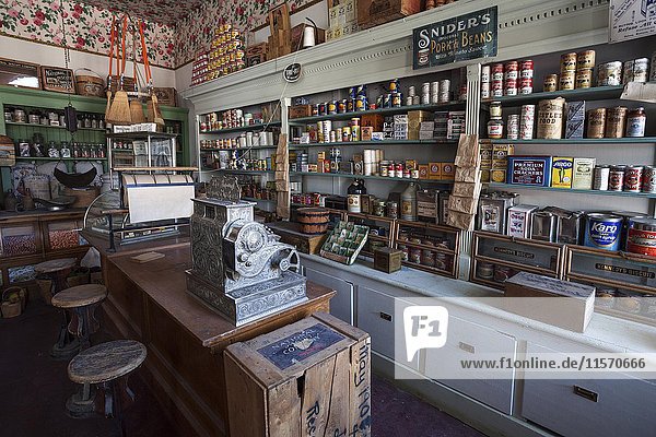 Old shop  Virginia City  former gold mining town  Montana Province  USA  North America