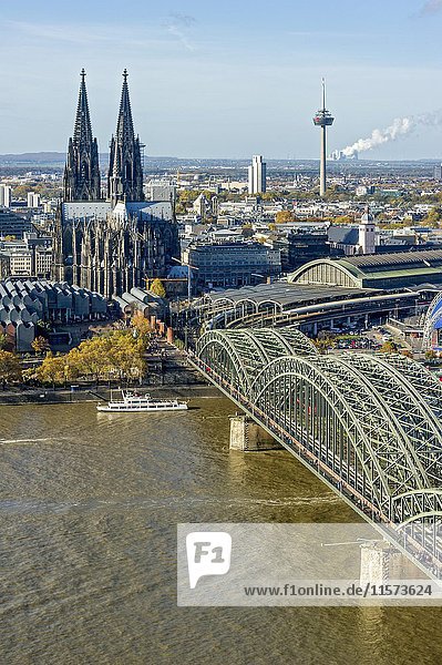 View over the river Rhine  Cologne's historic centre  Museum Ludwig  Cologne Cathedral  Hohenzollern Bridge  Central Station  behind TV tower Colonius  Cologne  North Rhine-Westphalia  Germany  Europe