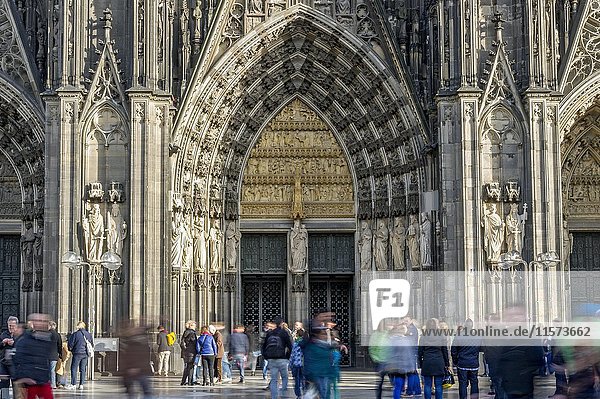 Main entrance Cologne Cathedral  west facade  people in front of the dome  Cologne  North Rhine-Westphalia  Germany  Europe