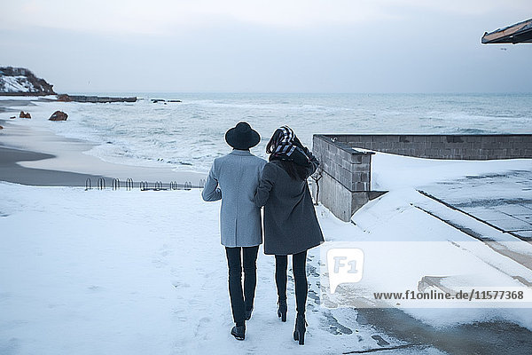 Ehepaar im Winterurlaub  Odessa  Ukraine