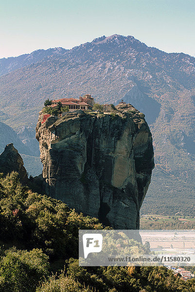 Ansicht eines Klosters auf einer Felsformation  Meteora  Thassalien  Griechenland