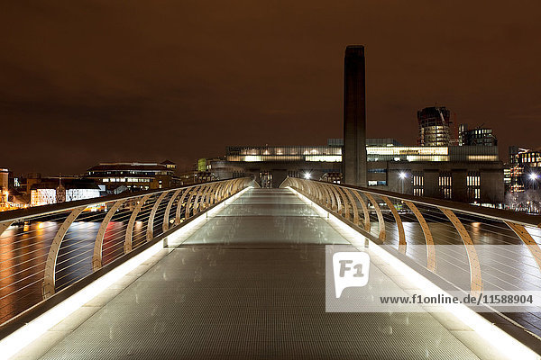Millennium Bridge towards Tate Modern  London  UK