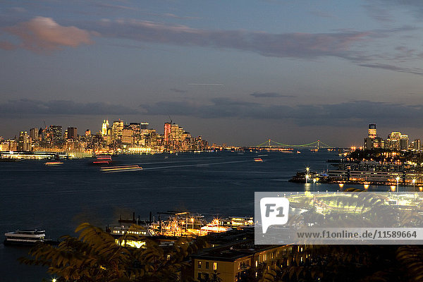 View of Manhattan and Hudson River at dusk  New York City  USA
