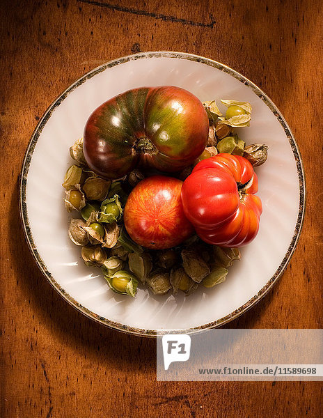 Erbstücktomaten und Tomatillos