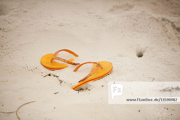 Flip Flops im Sand
