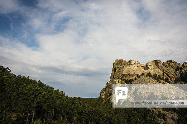 Tiefblick auf das Mount Rushmore National Memorial  South Dakota  Vereinigte Staaten