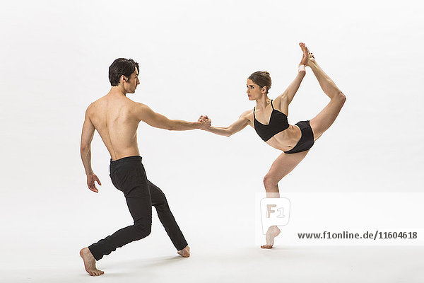 Mann und Frau tanzen Ballett