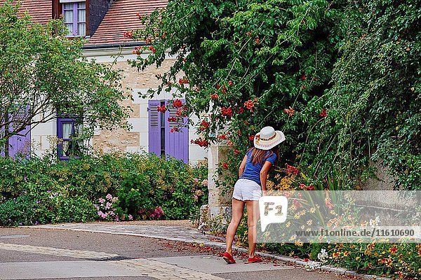 France  Indre-et-Loire (37)  Chedigny  flowered village  garden  tourist  young woman.