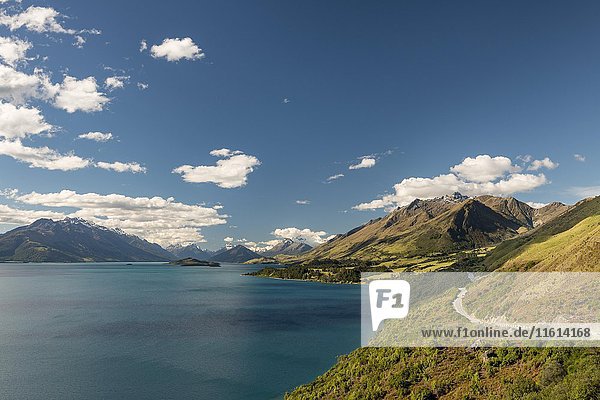 Lake Wakatipu  View of mountains of Mount Aspiring National Park  near Queenstown  Bennetts Bluff Lookout  Otago  Southland  New Zealand  Oceania