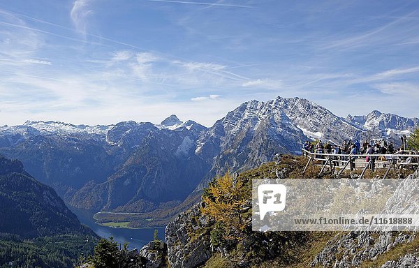 Aussichtsplattform am Jenner mit Königssee und Watzmann  Nationalpark Berchtesgaden  Berchtesgadener Alpen  Berchtesgadener Land  Oberbayern  Bayern  Deutschland  Europa