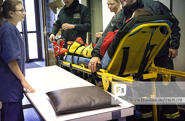 Reportage on a mountain rescue doctor working in both the Carroz and de Flaine ski resorts in Haute-Savoie  France. He treats skiers and snowboarders who have been injured on the slopes. A young boy is taken care of following a skiing accident.